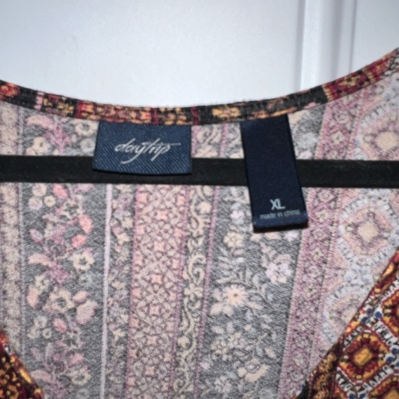 Daytrip Multicolor Patterned Top (missing button) - Picture 3 of 4